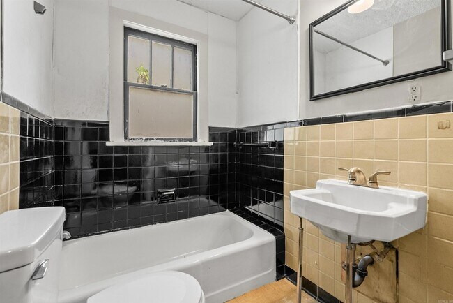 Building Photo - 5617 Lee Ave