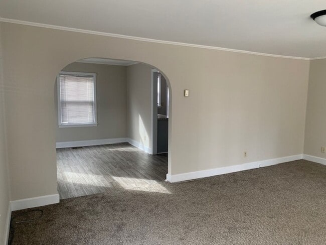 Building Photo - 2 Bedroom 1 Bathroom Home