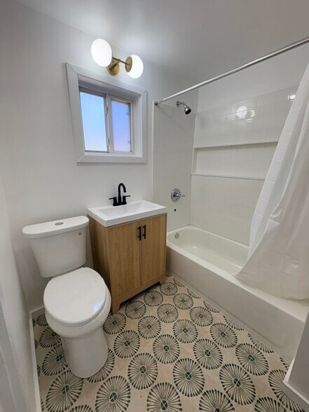 Bathroom - 9322 Franklin St