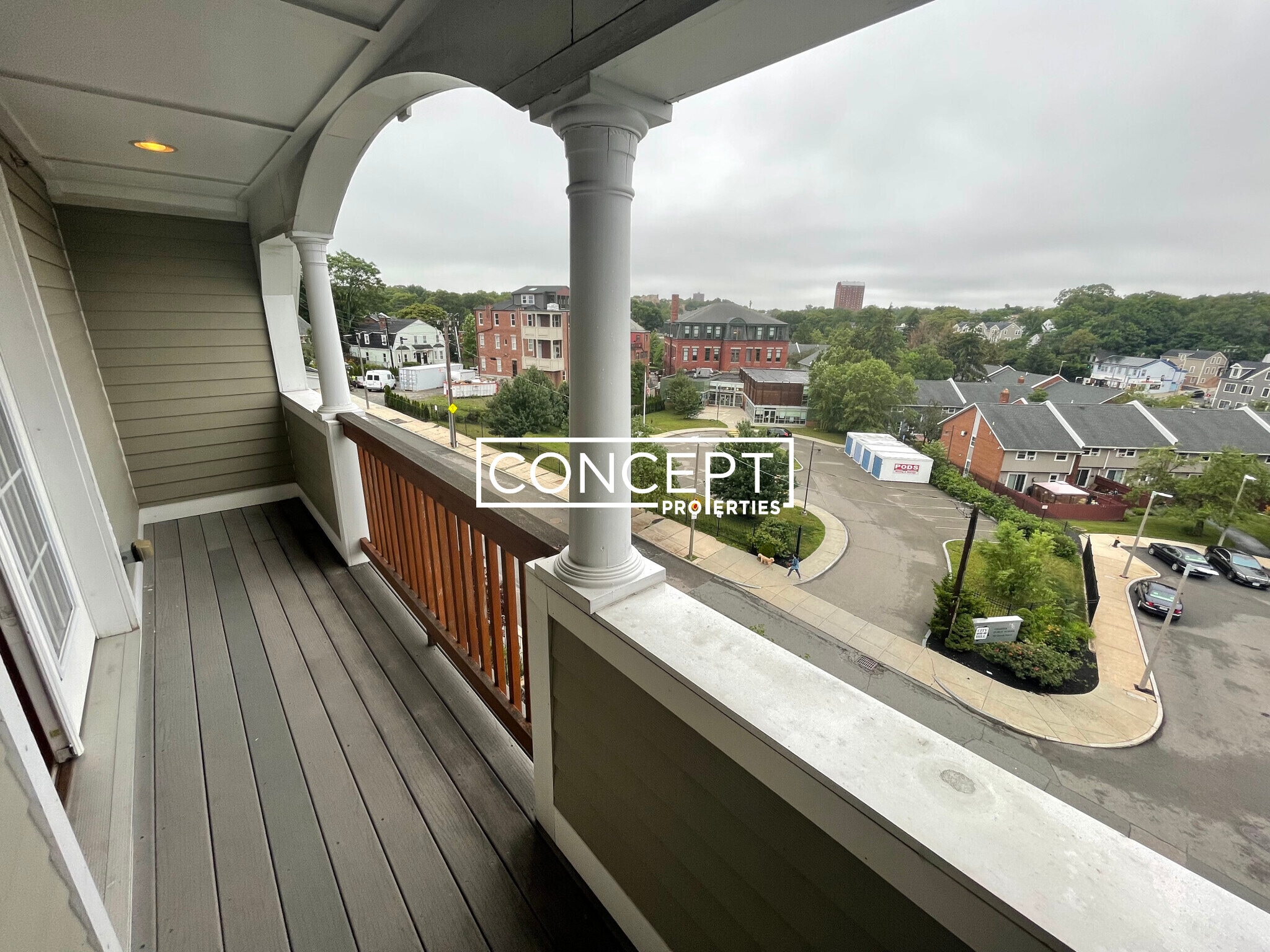 Building Photo - 53 Circuit St