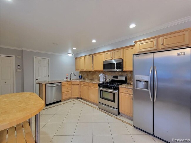 Building Photo - 18311 Norwich Rd