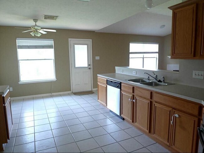 Building Photo - 9718 Cottage St