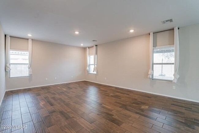 Building Photo - Spacious & Stylish Living in Saguaro Bloom...