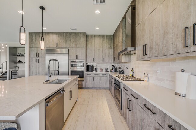 Building Photo - 8283 Royal County Down Rd