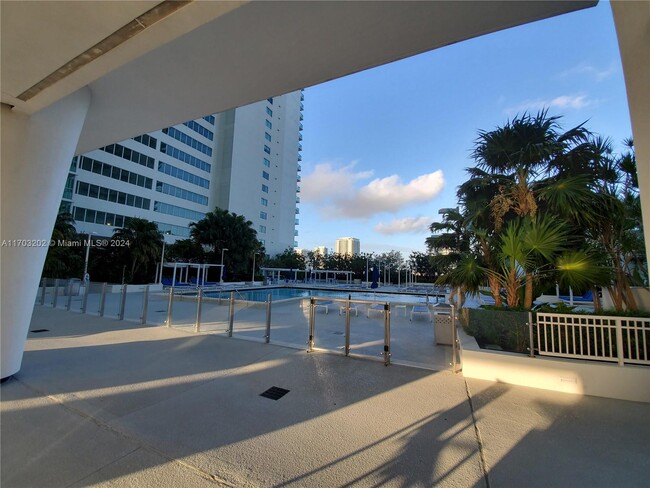 Building Photo - 1800 N Bayshore Dr