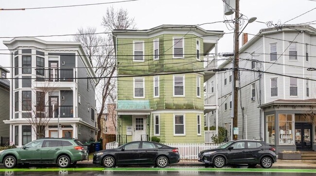 Building Photo - 106 Beacon St