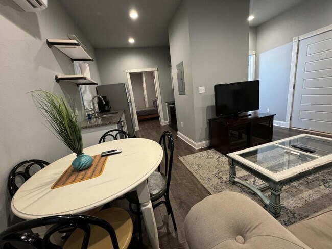 Building Photo - 1623 N Jefferson Ave