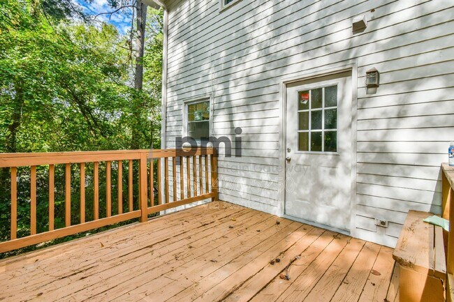 Building Photo - 42 Greenwood Cir