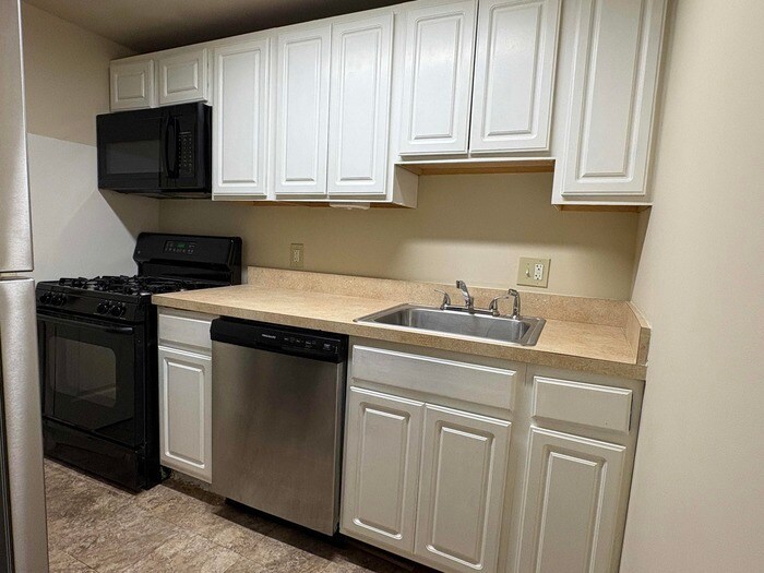 Building Photo - 7111 Donnell Pl