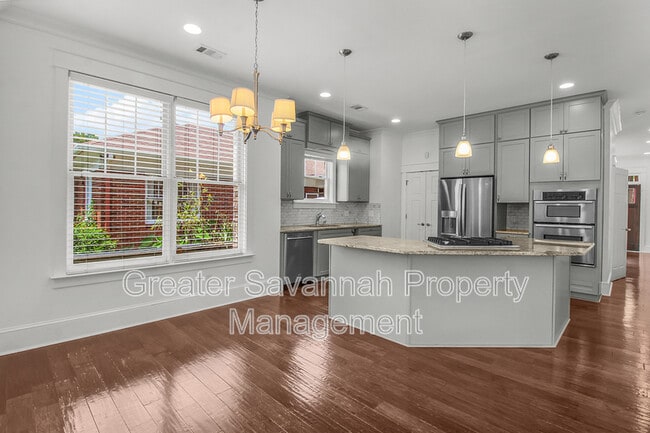 Building Photo - 419 E 54th St