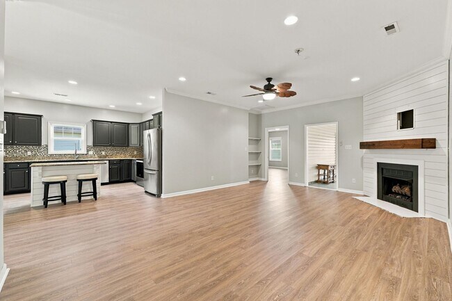 Building Photo - 257 Silver Creek Loop