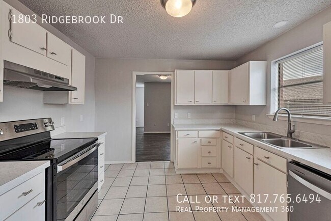Building Photo - 1803 Ridgebrook Dr