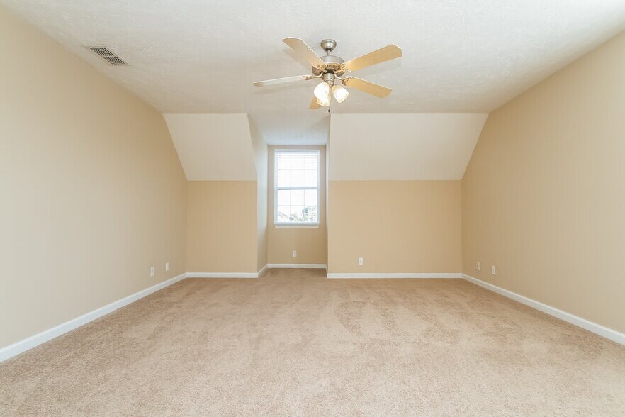 Building Photo - 1611 St Andrews Dr