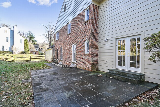 Building Photo - "Coming Soon" Stunning 4 bed, 4.5 baths, N...