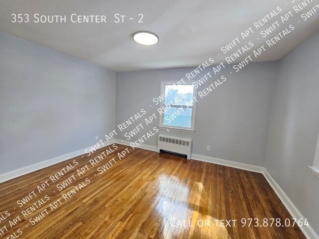 Building Photo - 353 S Center St