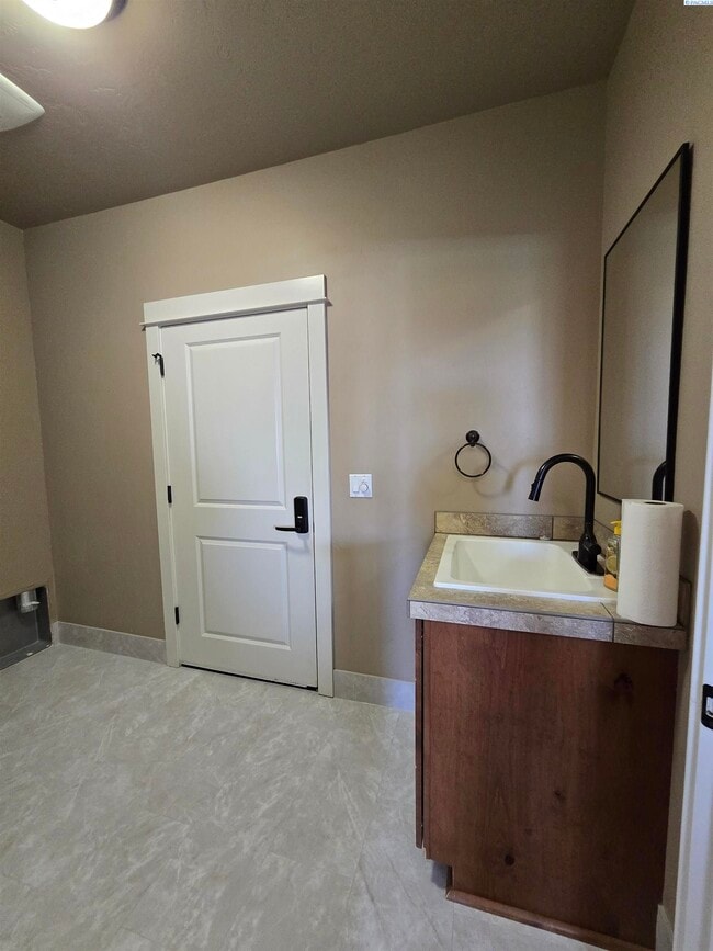 Building Photo - 3/4 Acre lot with Pool/Hot and Lawn Care I...