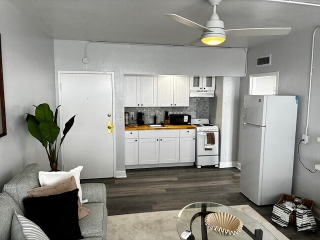 Building Photo - 311 W Ashley St