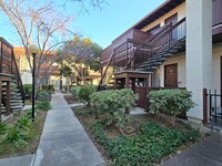 Building Photo - Spacious Top Floor Condo with Washer/Dryer...