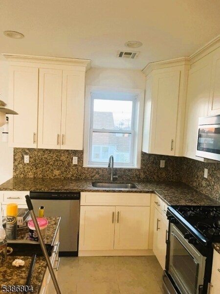 Building Photo - 10 Morton Pl