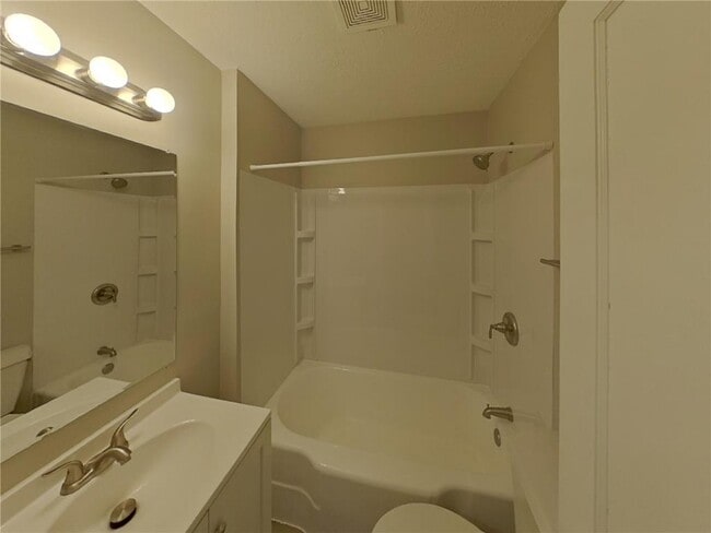 Building Photo - 2605 Eastman Dr