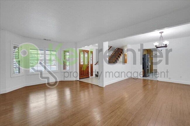 Building Photo - 1330 Kingswood Dr