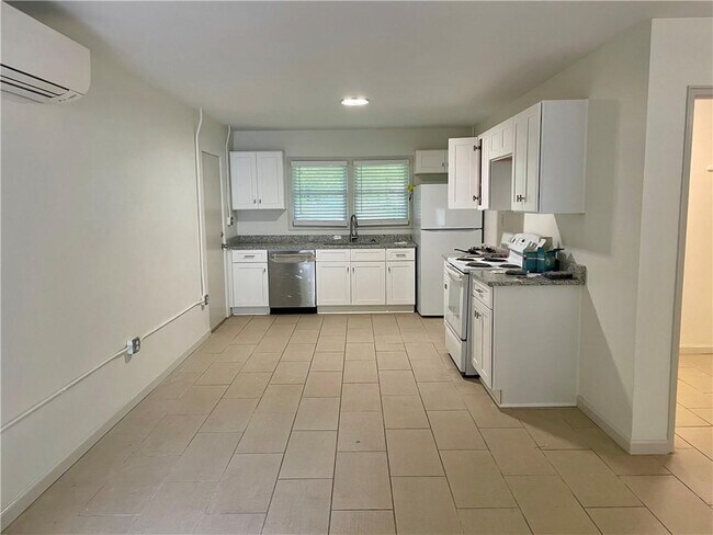 Primary Photo - 1718 Dunlap Ave