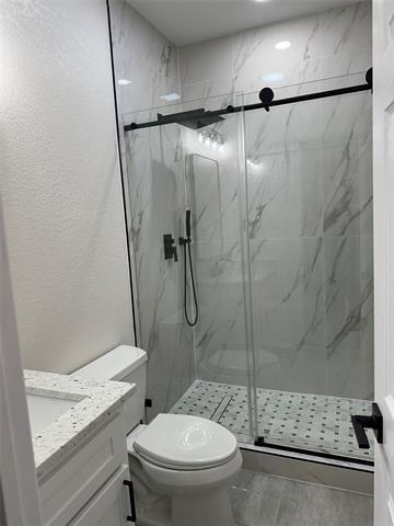 Building Photo - 304 Glen Hollow