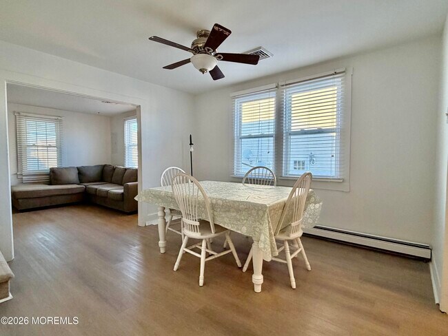 Building Photo - 546 E Bayview Ave