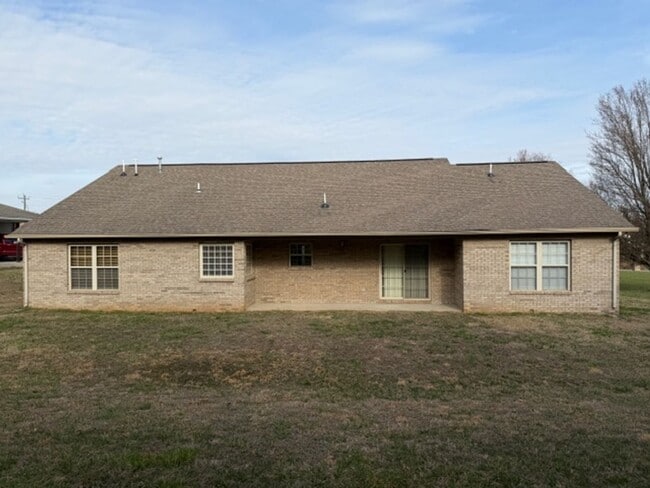 Building Photo - Sevierville 37876 - 3 bedroom 2 bath - call Linda Meese 865-591-6004