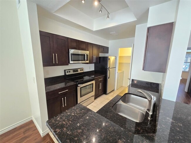 Building Photo - 6000 Shepherd Mountain Cove