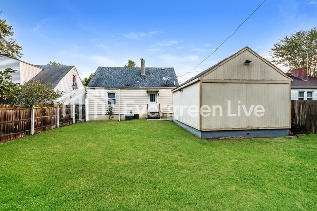 Building Photo - 124 E Lindberg Dr