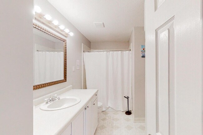 Building Photo - Morrow Home, a 3 mins drive to transit stop Mt Zion Blvd & E Meyer Dr