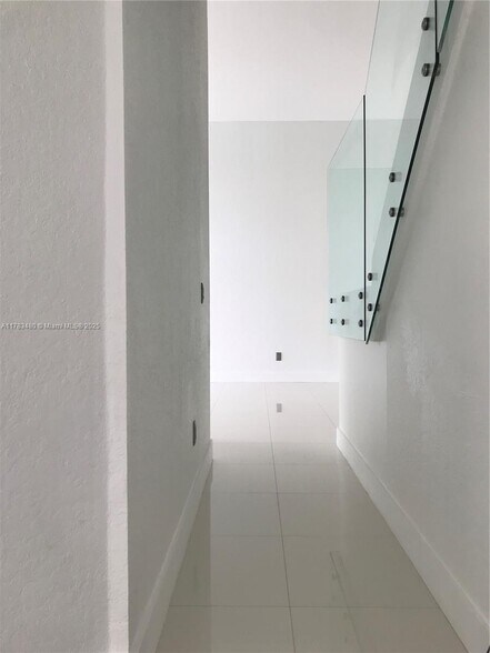 Building Photo - 10957 NW 59th St