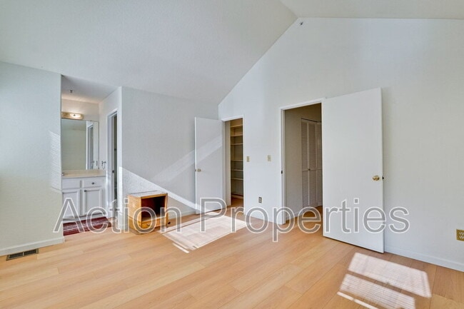 Building Photo - 409 Hillwood Ct