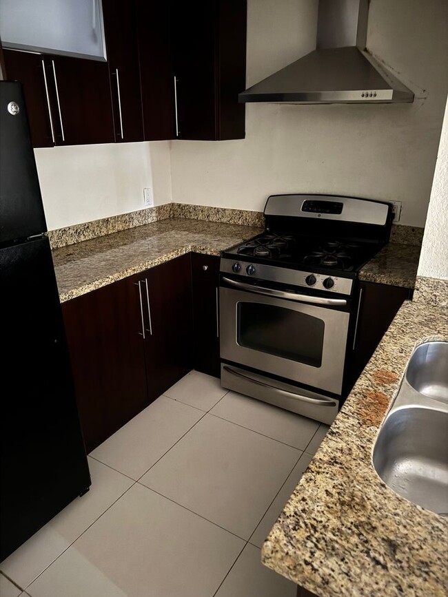 Building Photo - 2 Bedroom 2 Bath Condo in Chula Vista - $2...