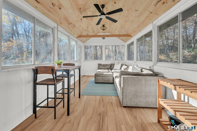 Building Photo - 12 Park Rd