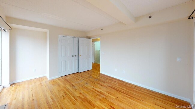 Building Photo - 102-30 Queens Blvd