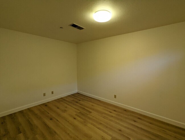 Building Photo - 970 La Mesa Terrace