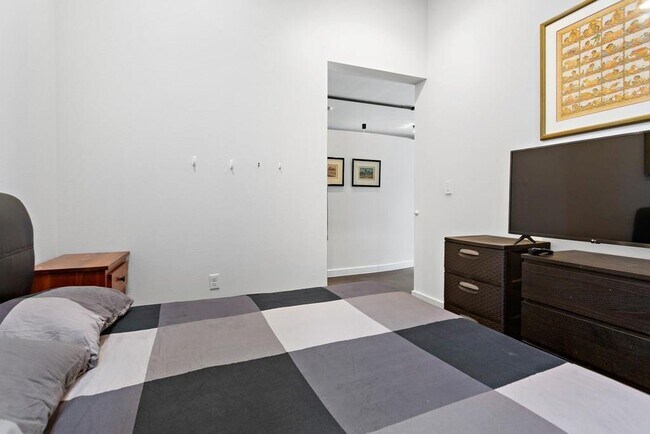 Building Photo - 1601 E Cesar Chavez St