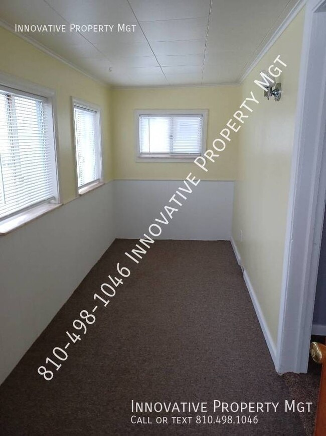 Building Photo - 1124 W Bergin Ave