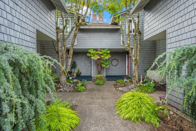 Building Photo - 540 N Hayden Bay Dr
