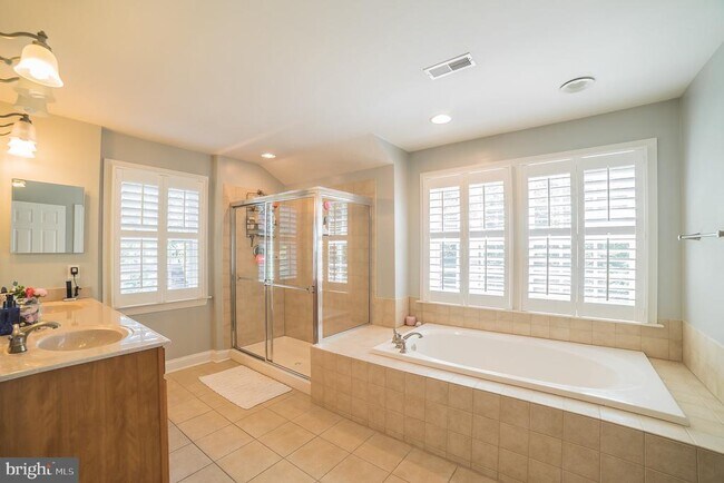 Building Photo - 3746 Spring Meadow Dr