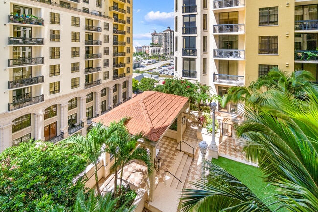 Building Photo - 701 S Olive Ave