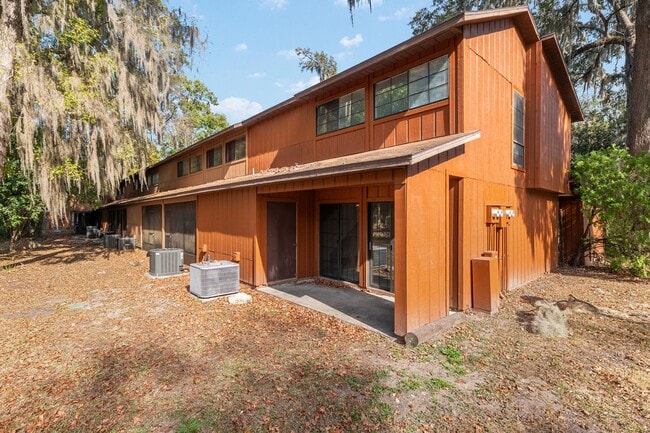 Building Photo - Spacious 3/3 townhome-style condo in Rockwood Villas with washer/dryer