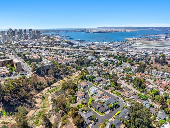 Building Photo - 2700 Barnson Pl