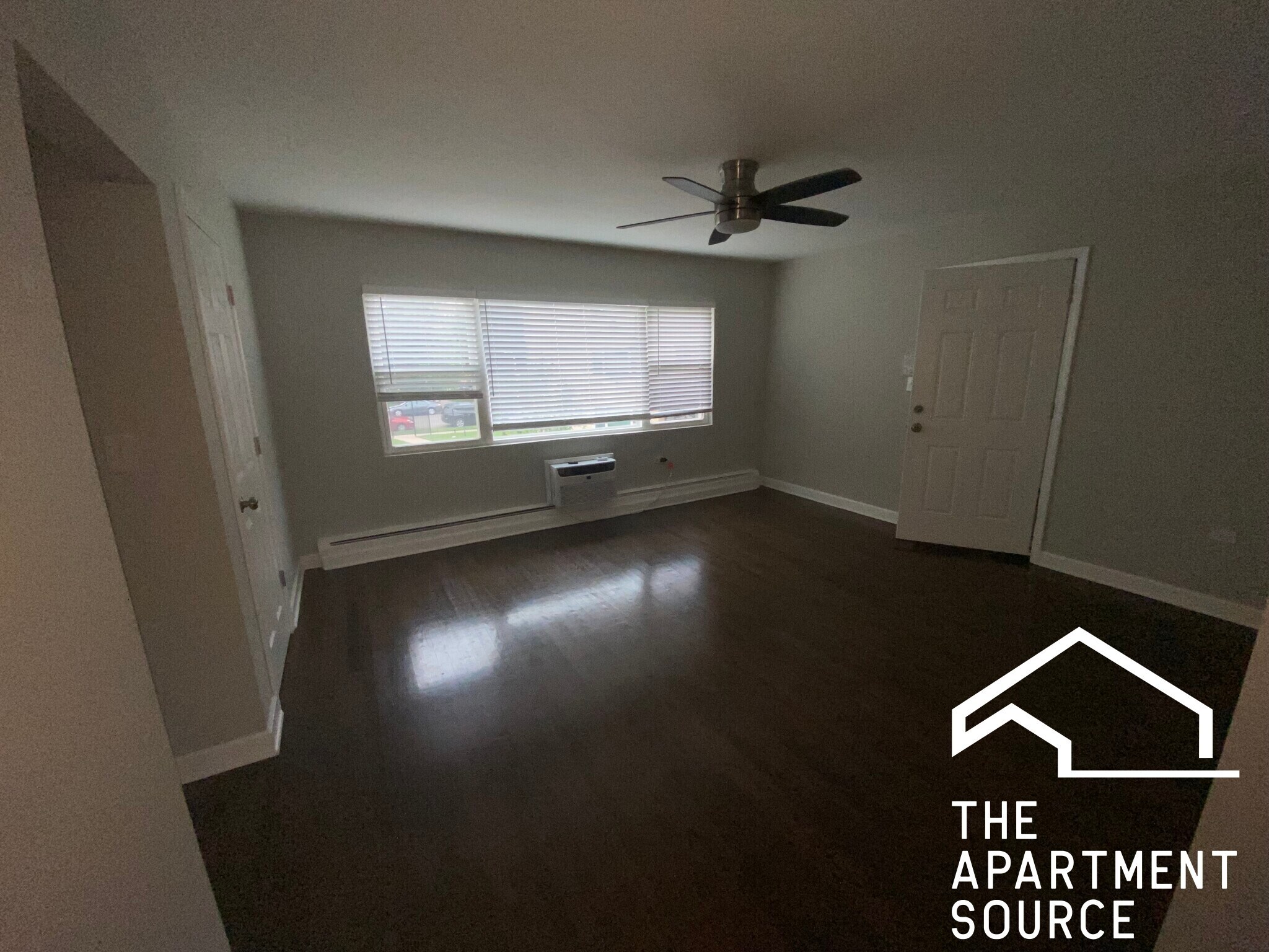 Building Photo - 1321 W Sherwin Ave