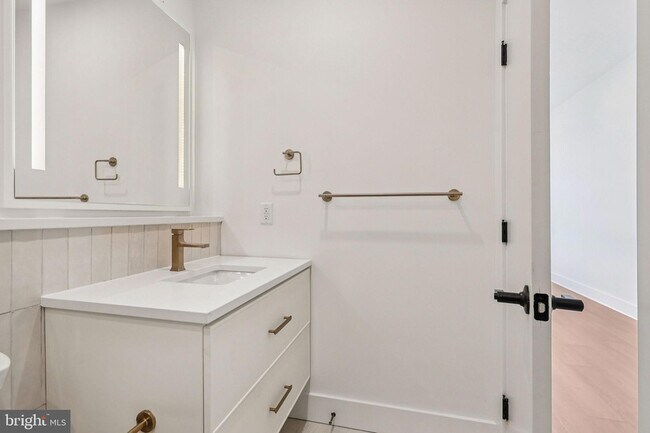 Building Photo - 30 W Allens Ln