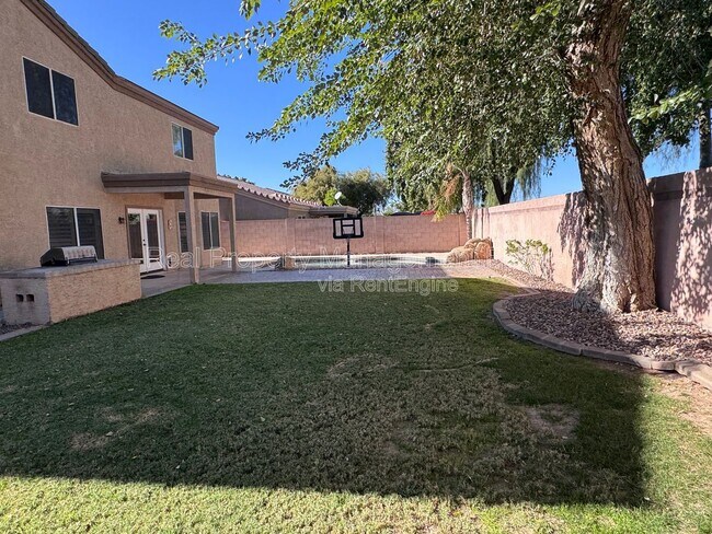 Building Photo - 10426 E Dolphin Ave