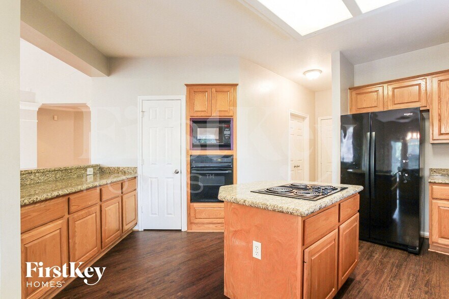 Building Photo - 4030 Echo Mountain Dr
