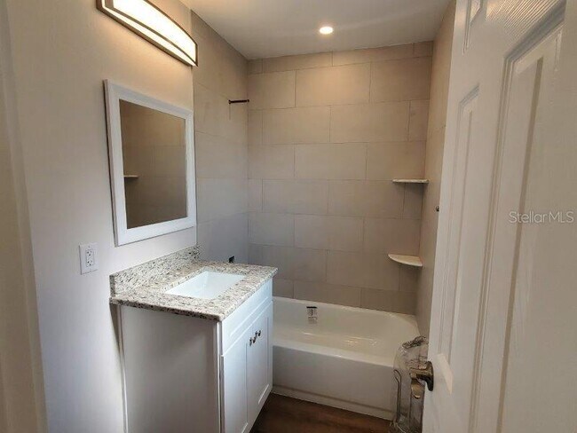 Building Photo - 2472 Picnic St